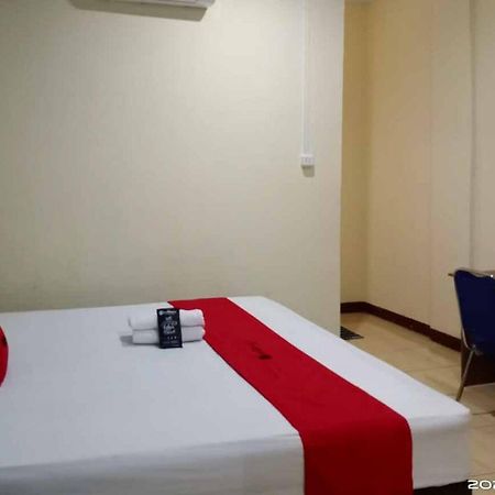 Hotel Reddoorz At Jalan Japaris Medan Exterior foto
