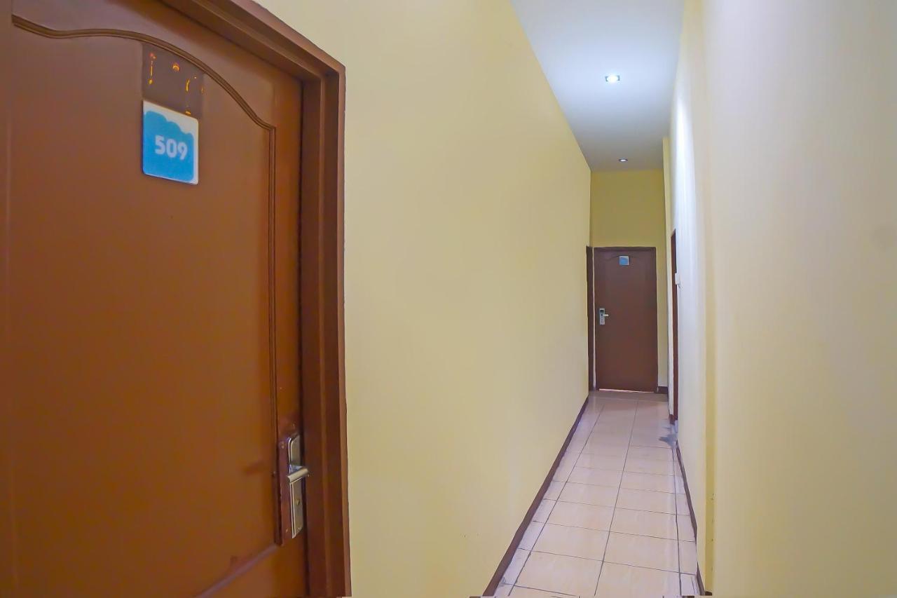 Hotel Reddoorz At Jalan Japaris Medan Exterior foto