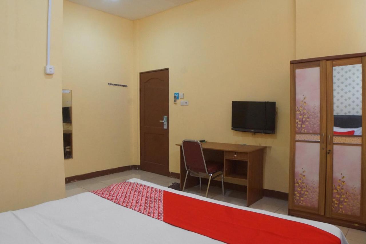Hotel Reddoorz At Jalan Japaris Medan Exterior foto